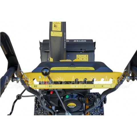 Бензиновый снегоуборщик Huter SGC 4100 Winter PRO в Москве